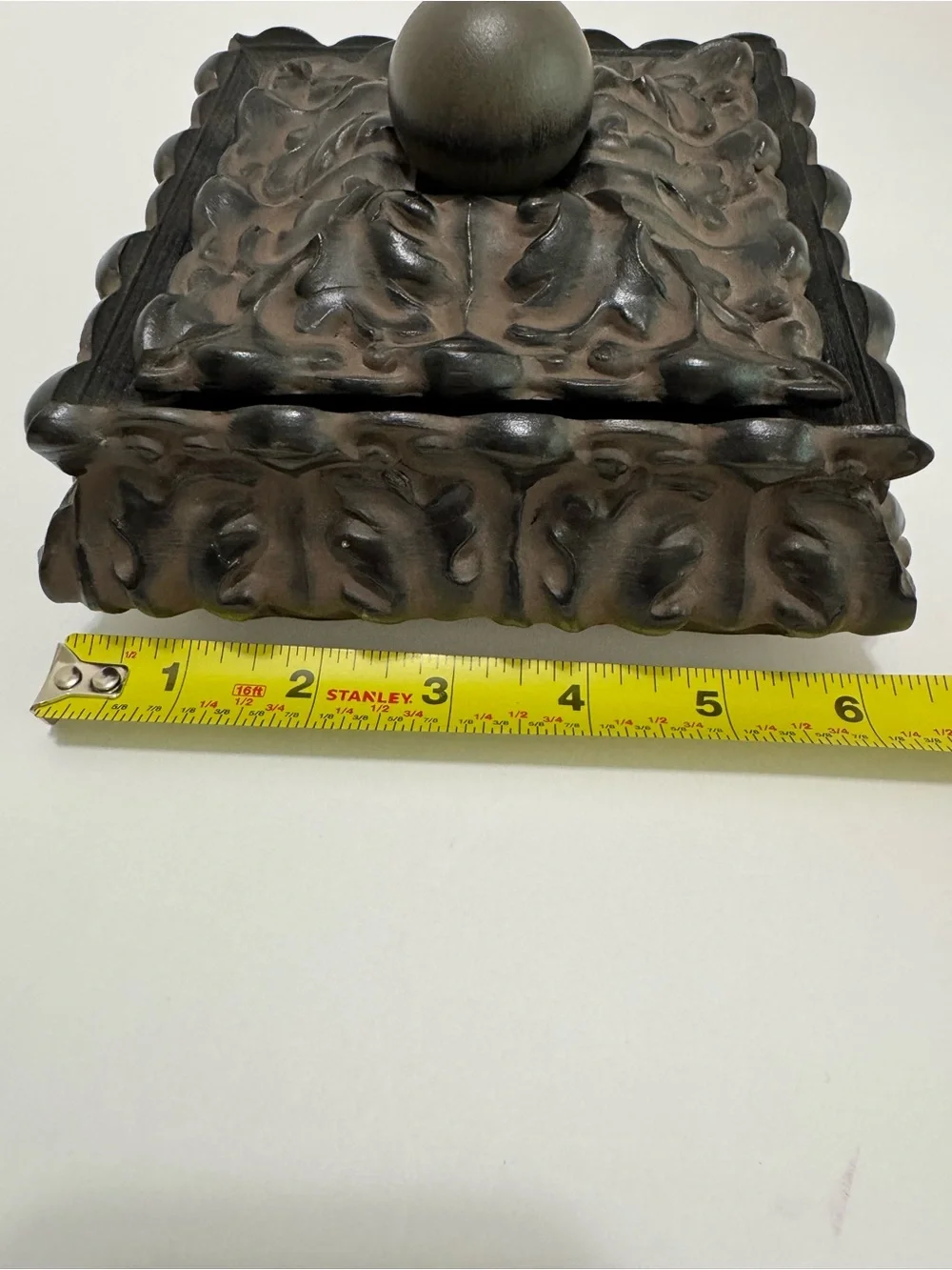Vintage Roma Carved Wood Leaf Trinket Jewelry Box Velvet Lined Canada